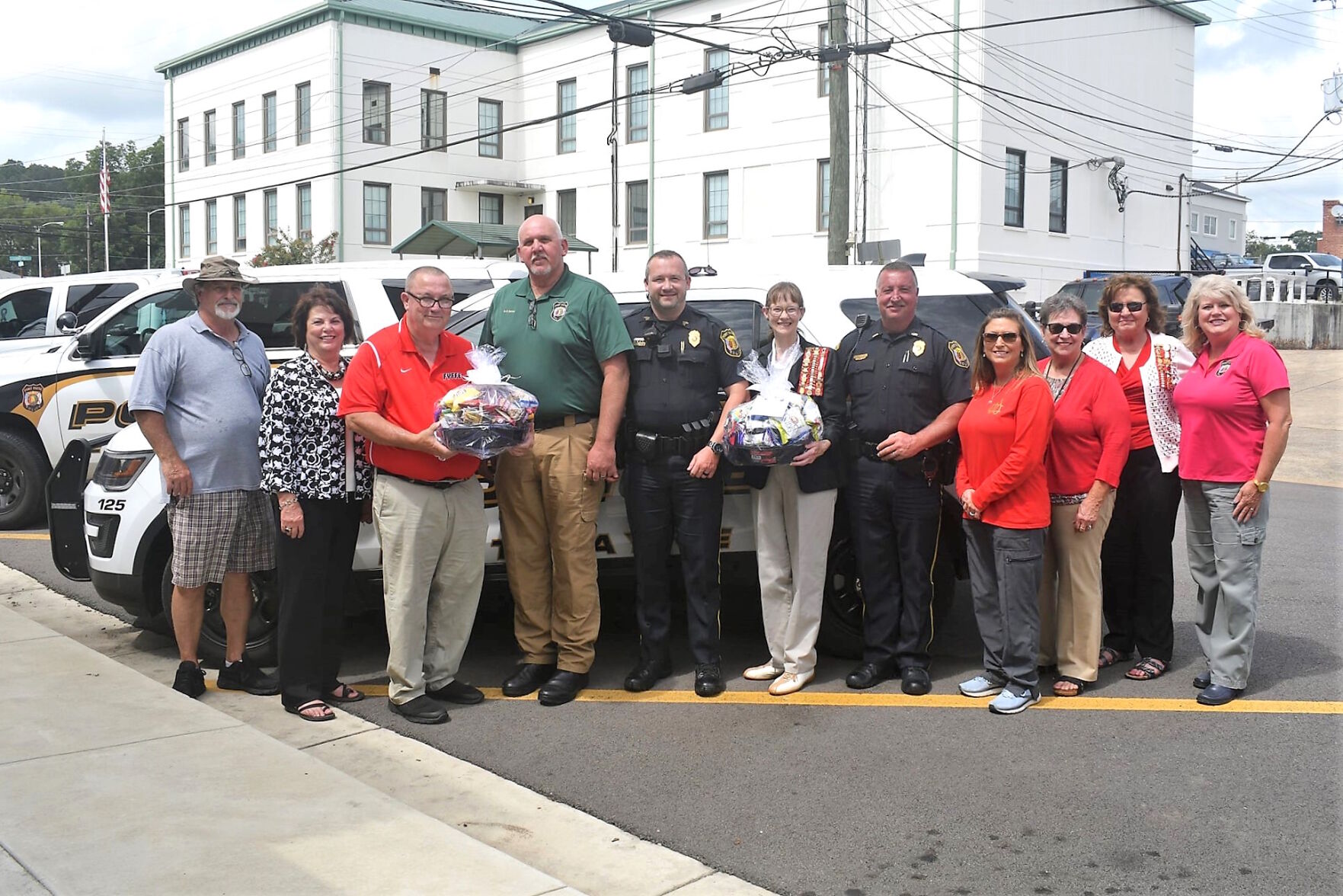 Fort Payne Police, Sheriff’s Office presented with appreciation baskets from local groups